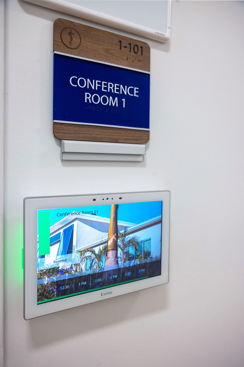 TLS 1025M room scheduling systems provide room availability in real-time and allow easy reservations for meetings and conferences.