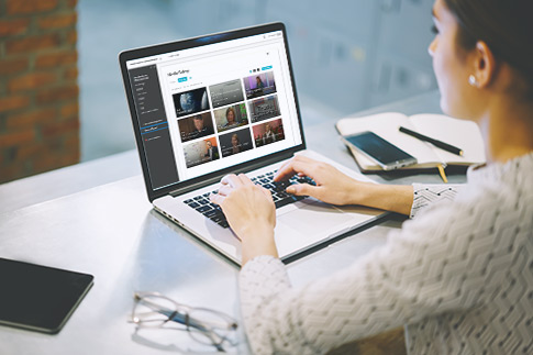 A businesswoman using Kaltura on her laptop.