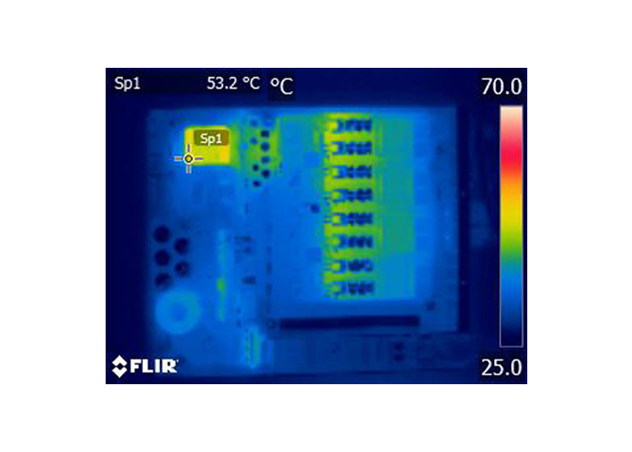 Thermal imaging of Extron XPA U 1004 amplifier showing cool and warm internal components.